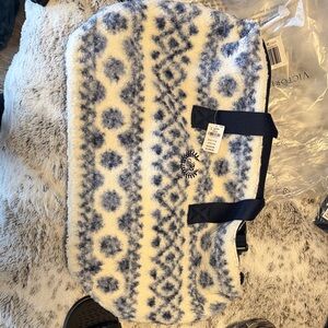 Victoria's Secret Navy and Cream Patterned Tote